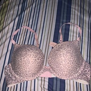 BRAND NEW VICTORIA SECRET PUSH UP BRA